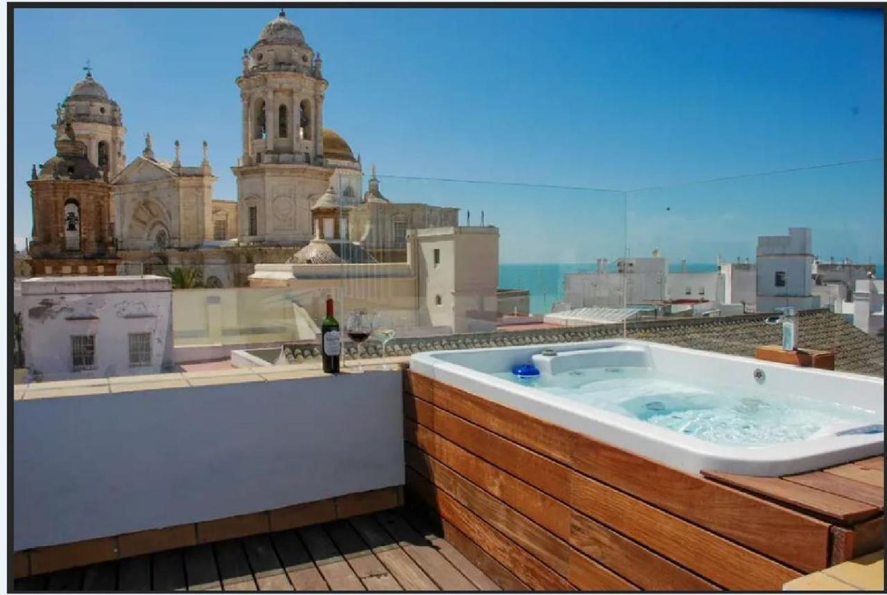 ***** Attic With Impressive Views And Jacuzzi Apartment Cadiz Bagian luar foto