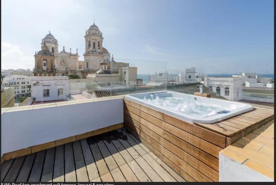***** Attic With Impressive Views And Jacuzzi Apartment Cadiz Bagian luar foto